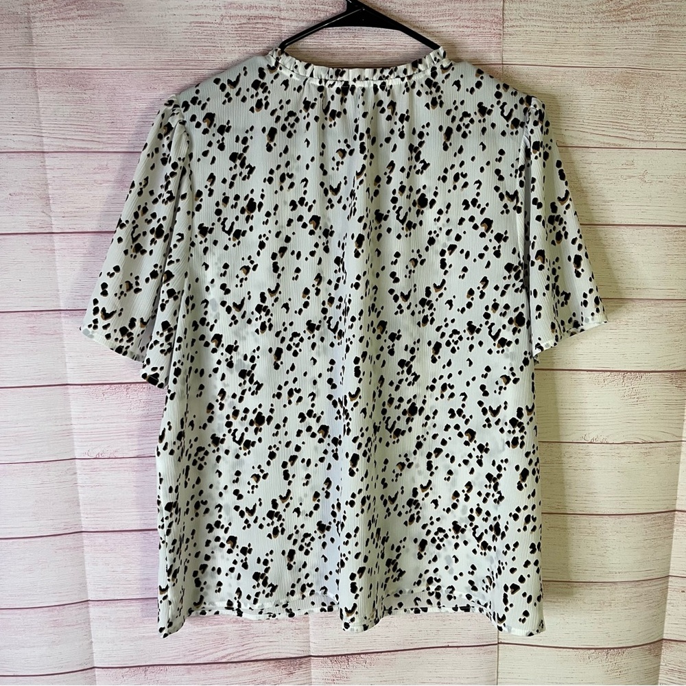 Nine West Animal Print Colors‎  Tie Front Ruffle Neck Blouse Size XL - Picture 7 of 7